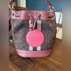Coach Dempsey 19 in Bucket bag